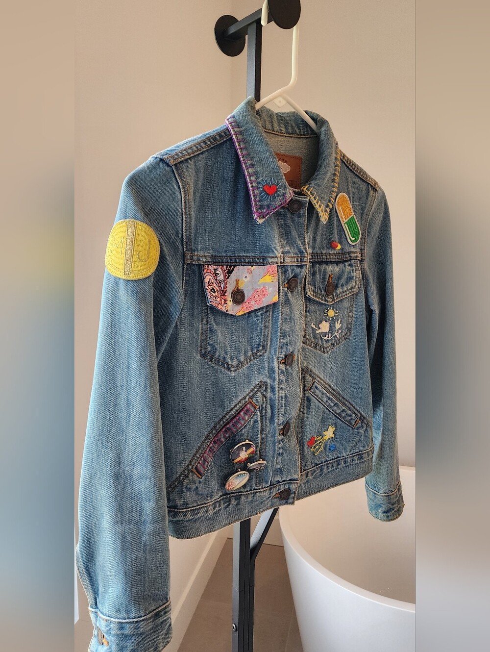 Marc Jacobs Light Blue Embroidered  Denim Jacket with Multicolor Patches Size XS - Picture 3 of 11